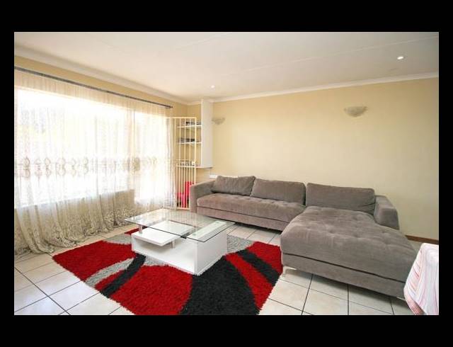 2 BEDROOM TOWNHOUSE FOR SALE IN FERNDALE